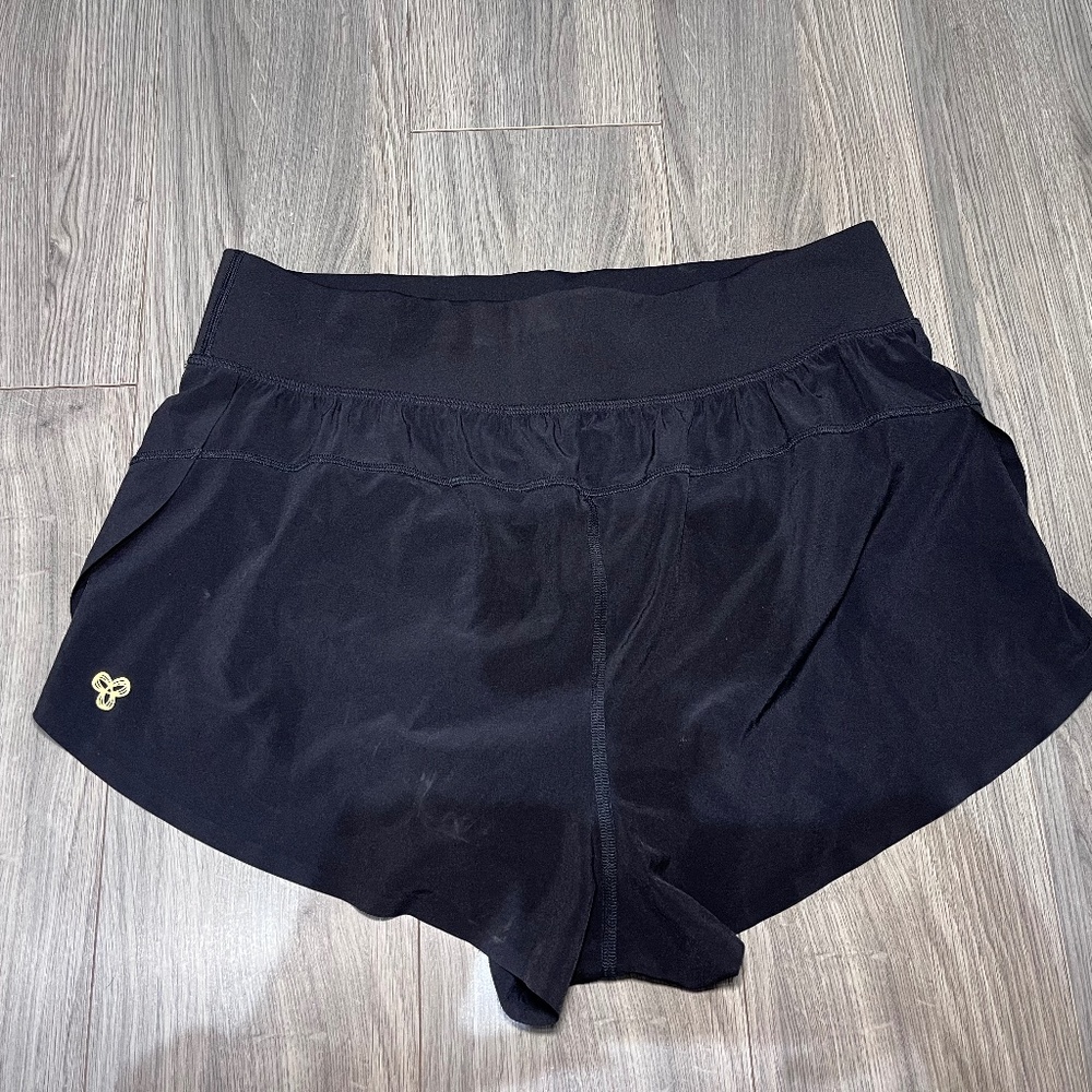 aritzia tna action black active shorts